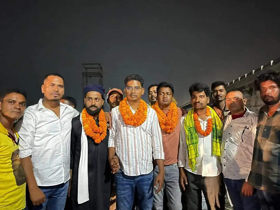 जेल से बाहर निकले जेएलकेएम नेता का कार्यकर्ताओं ने किया स्वागत