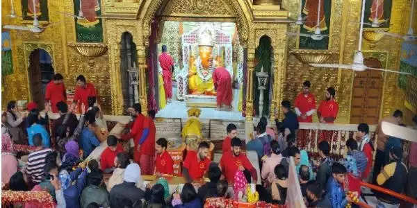 जयपुर वासियों ने नव वर्ष शुरुआत देव दर्शन के साथ की