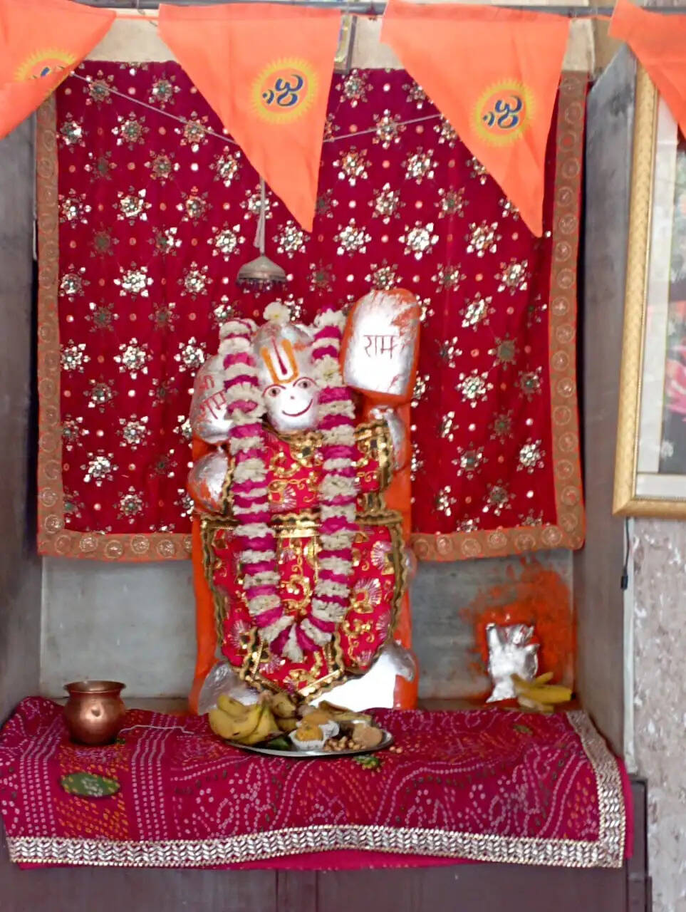 छोटी काशी के विभिन्न हनुमान मंदिरों में हुए धार्मिक अनुष्ठान