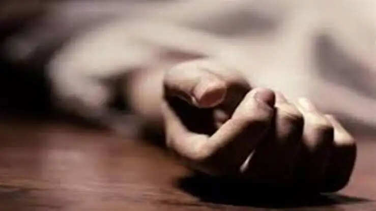 नाेएडा : अलग-अलग जगहाें पर संदिग्ध परिस्थितियों में छह की मौत
