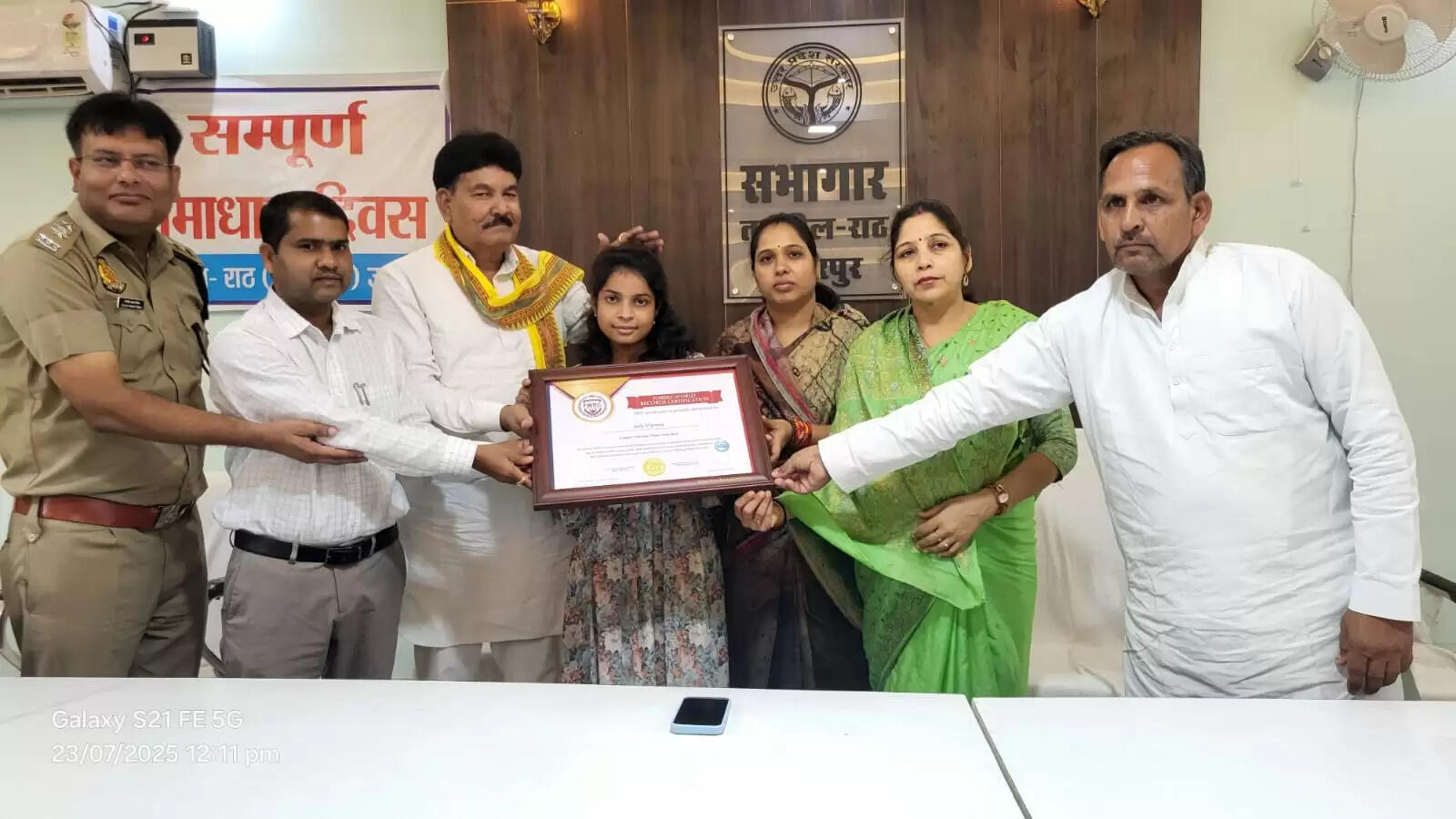 बालों से पेंटिंग्स बनाने पर बनाया वर्ल्ड रिकॉर्ड