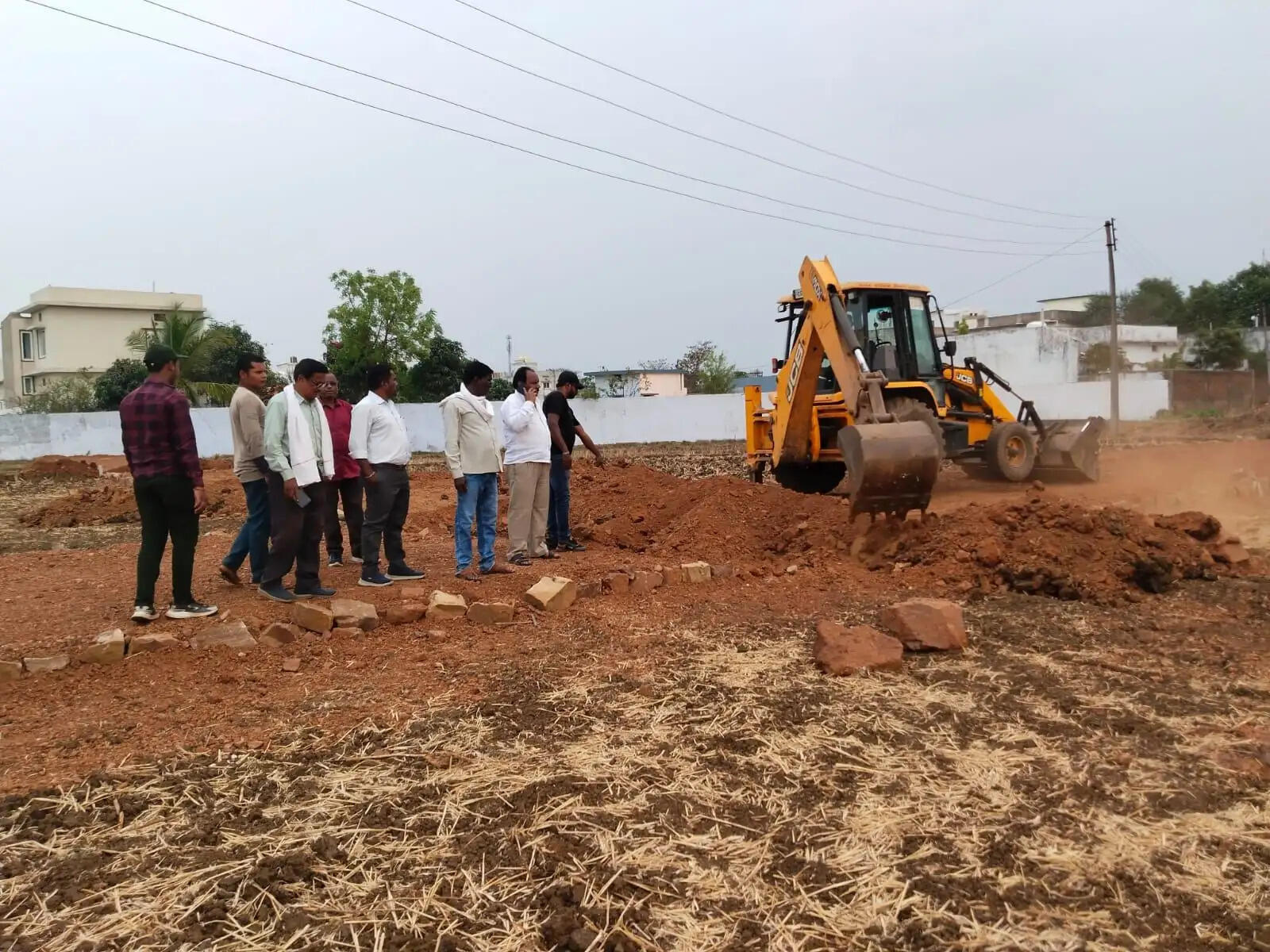 अवैध प्लाटिंग पर चला निगम व राजस्व का बुलडोजर