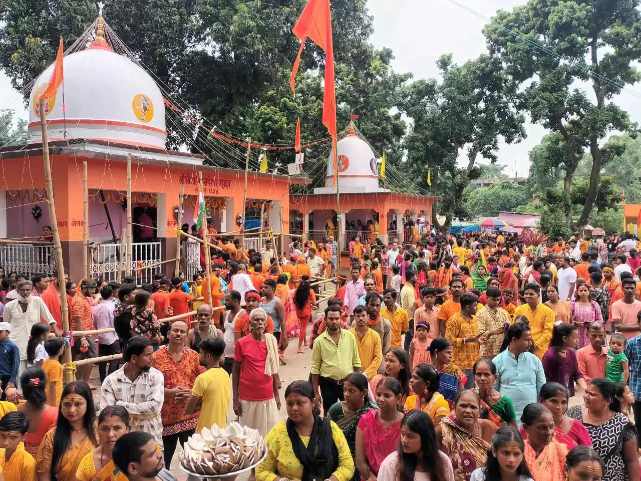 सावन की चौथा सोमवारी पर भूतनाथ गौशाला शिवमंदिर में उमड़ी शिव भक्तों की भीड़