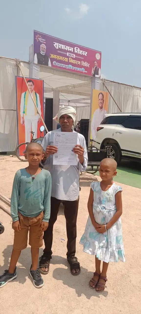 सुशासन तिहार कैंप में बुजुर्ग दादा की गुहार, “नाती-नातिन को मिल जाए निशुल्क शिक्षा”