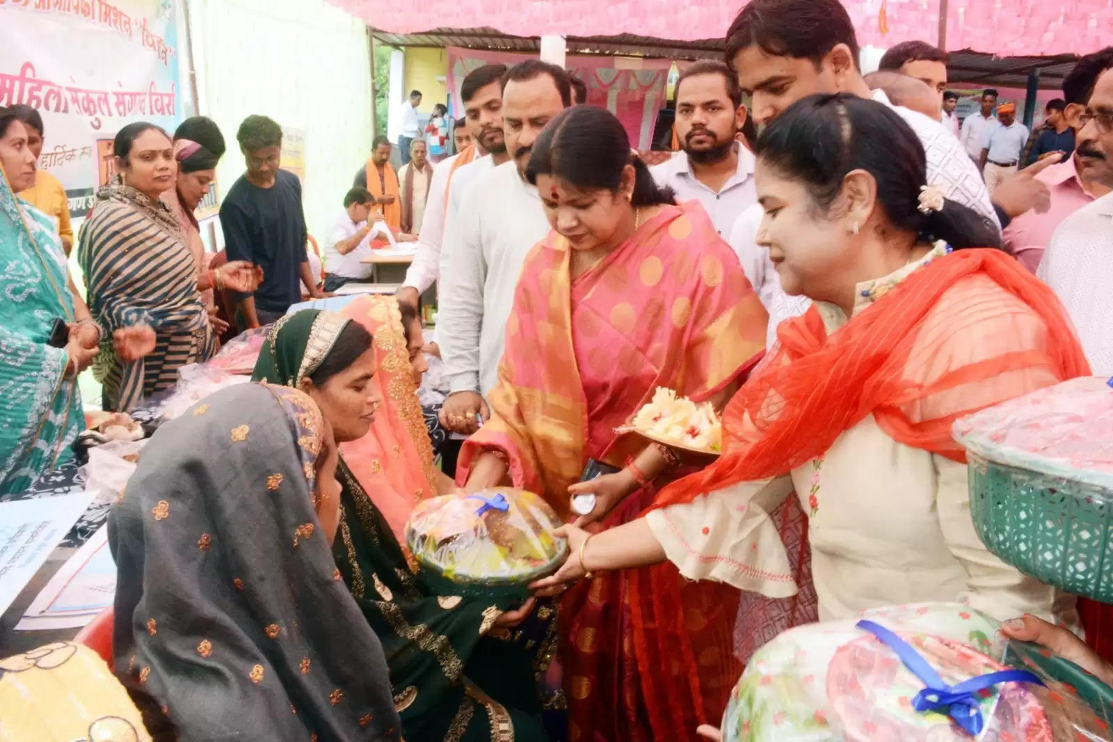 शासन की महत्वाकांक्षी योजनाओं का उठाएं लाभ - सांसद जांगड़े