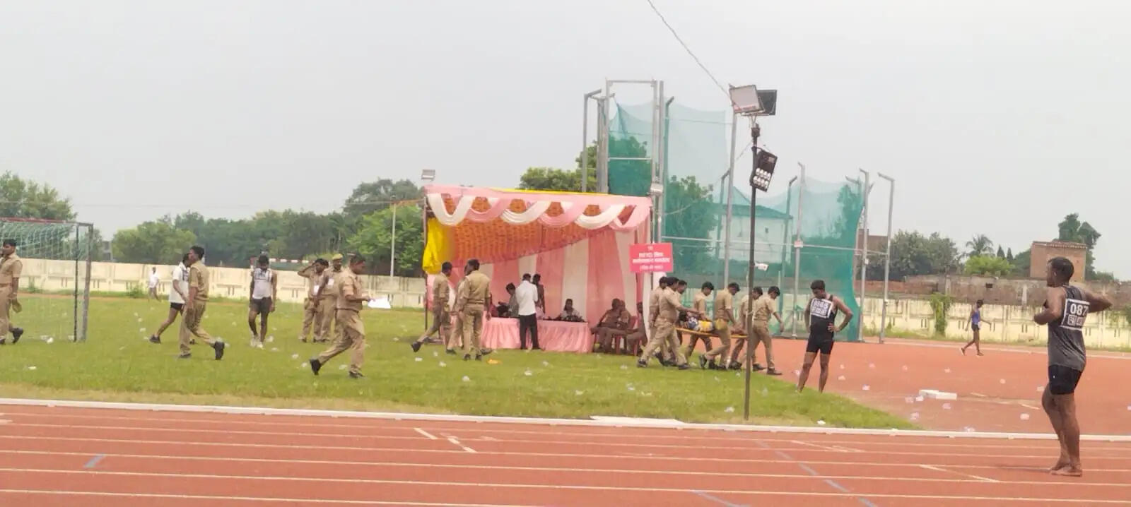 कड़ी धूप में होमगार्ड भर्ती की दौड़, 15 अभ्यर्थियों की तबीयत बिगड़ी