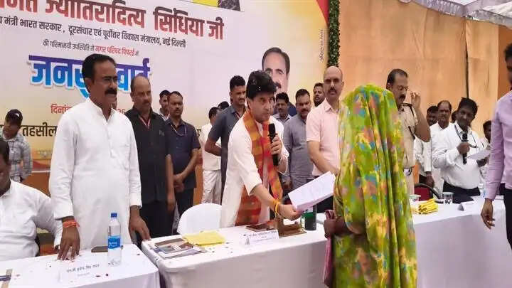 क्षेत्र के नागरिकों की समस्या का समाधान करना जनसुनवाई कार्यक्रम का मुख्य उद्देश्यः ज्योतिरादित्य सिंधिया