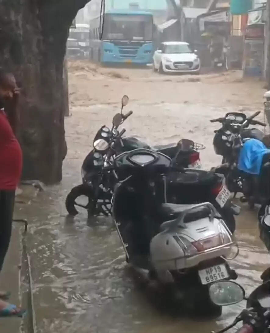 हिमाचल के कुल्लू में फिर फटा बादल फटा, फ्लैश फ्लड से नुकसान, कई जगह स्कूल बंद, 24 अगस्त से भारी बारिश का ऑरेंज अलर्ट