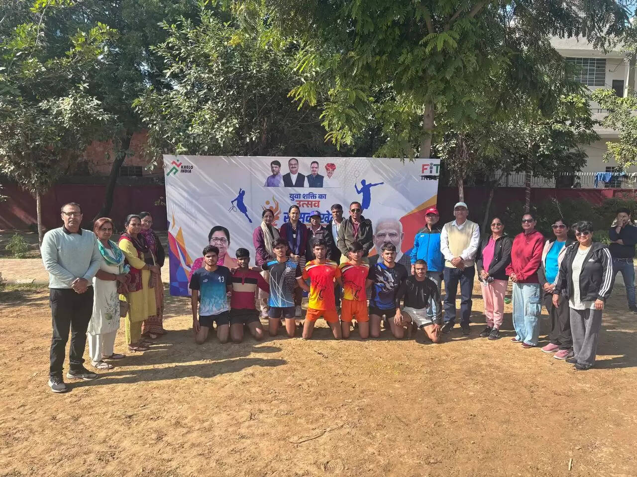 शहर में क्रिकेट, बॉलीबाल... गांवों में दौड़, लंबी कूद व रस्साकशी