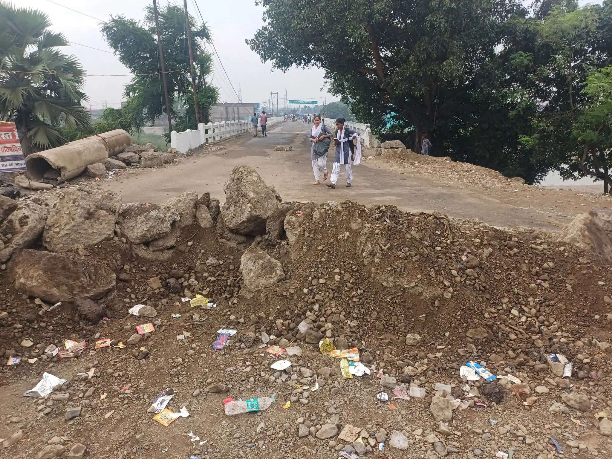 कहलगांव में एनएच-80 का कुआं पुल बना 'मौत का झूला', अनदेखी के खिलाफ उग्र हुआ जन आंदोलन