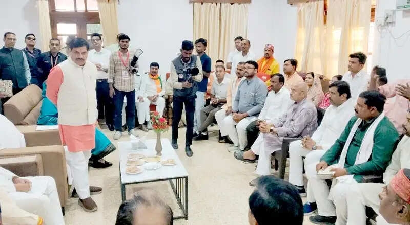 मप्रः मुख्यमंत्री का बड़ा एक्शन, सीधी कलेक्टर व गुना एसपी को हटाने के निर्देश, जिला सहकारी बैंक के महाप्रबंधक को किया निलंबित