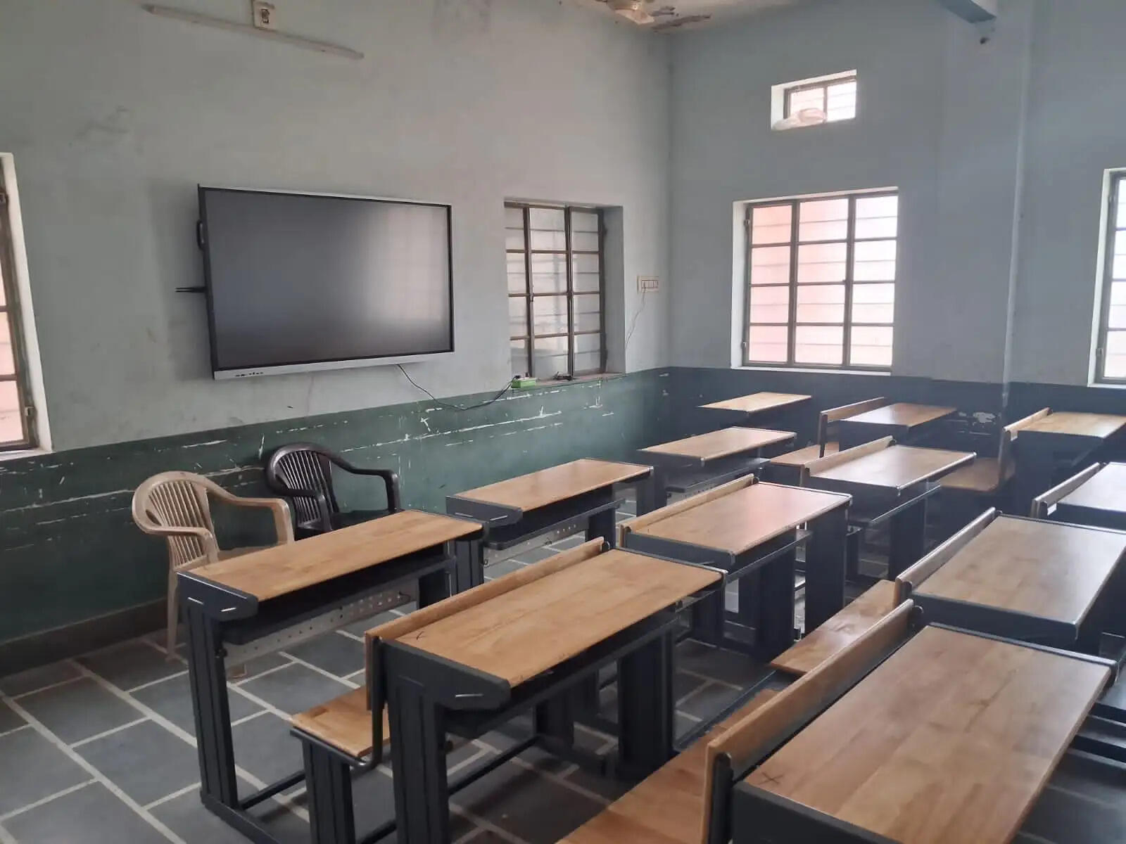 केन्द्रीय कानून मंत्री&nbsp;अर्जुन राम मेघवाल की सौगात&nbsp;:&nbsp;40 राजकीय विद्यालयों को मिलेंगे&nbsp;स्मार्ट बोर्ड-फर्नीचर