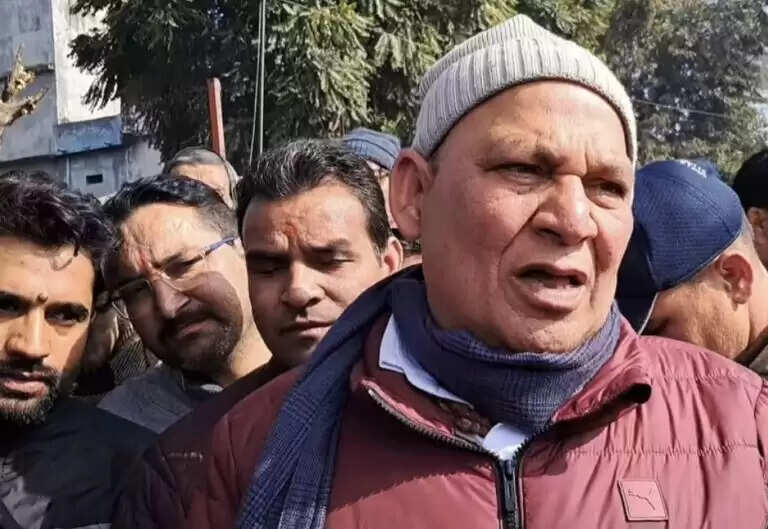 कृषि विपणन बोर्ड अध्यक्ष के खिलाफ धरना