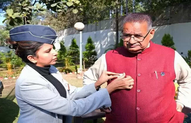 सशस्त्र सेना झंडा दिवस पर राज्यपाल ने प्रदेशवासियों से किया अंशदान का आह्वान