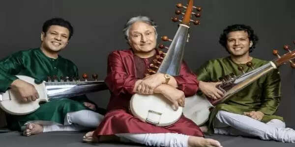 तानसेन समारोहः उस्ताद अमजद अली ने दोनों बेटों अमान और अयान के साथ लय-ताल और सुरों से बांधा समां