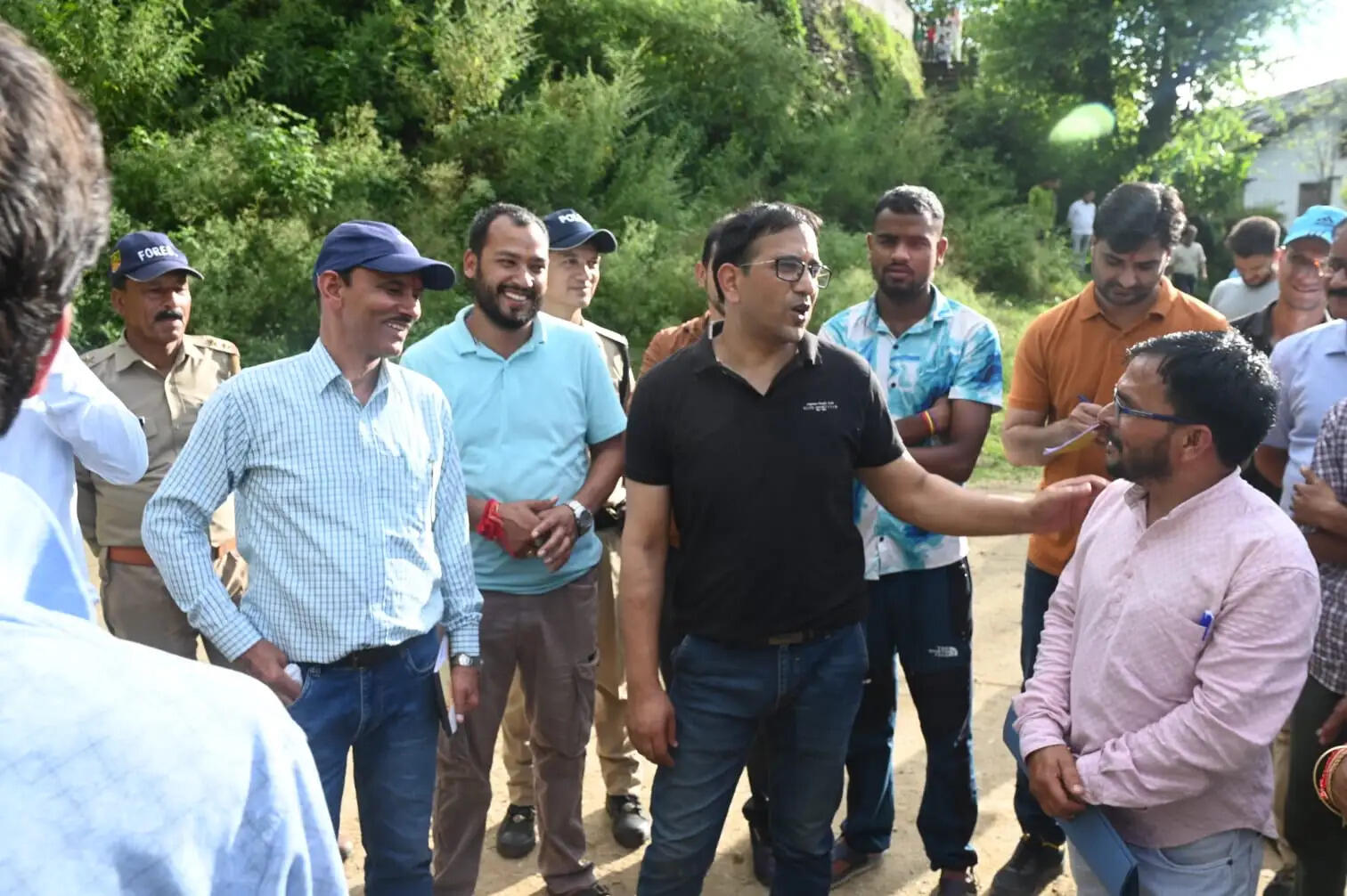 तटाऊ महाविद्यालय तक सड़क निर्माण की देरी पर बिफरे डीएम