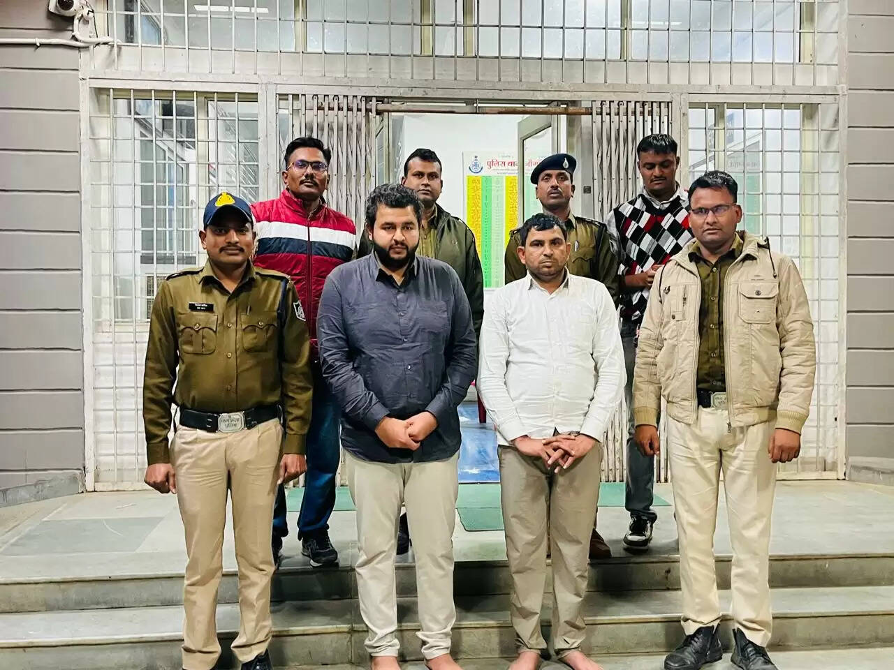 धारः आईबीपीएस क्लर्क भर्ती में फर्जीवाड़ा, एसबीआई मैनेजर एवं क्लर्क गिरफ्तार