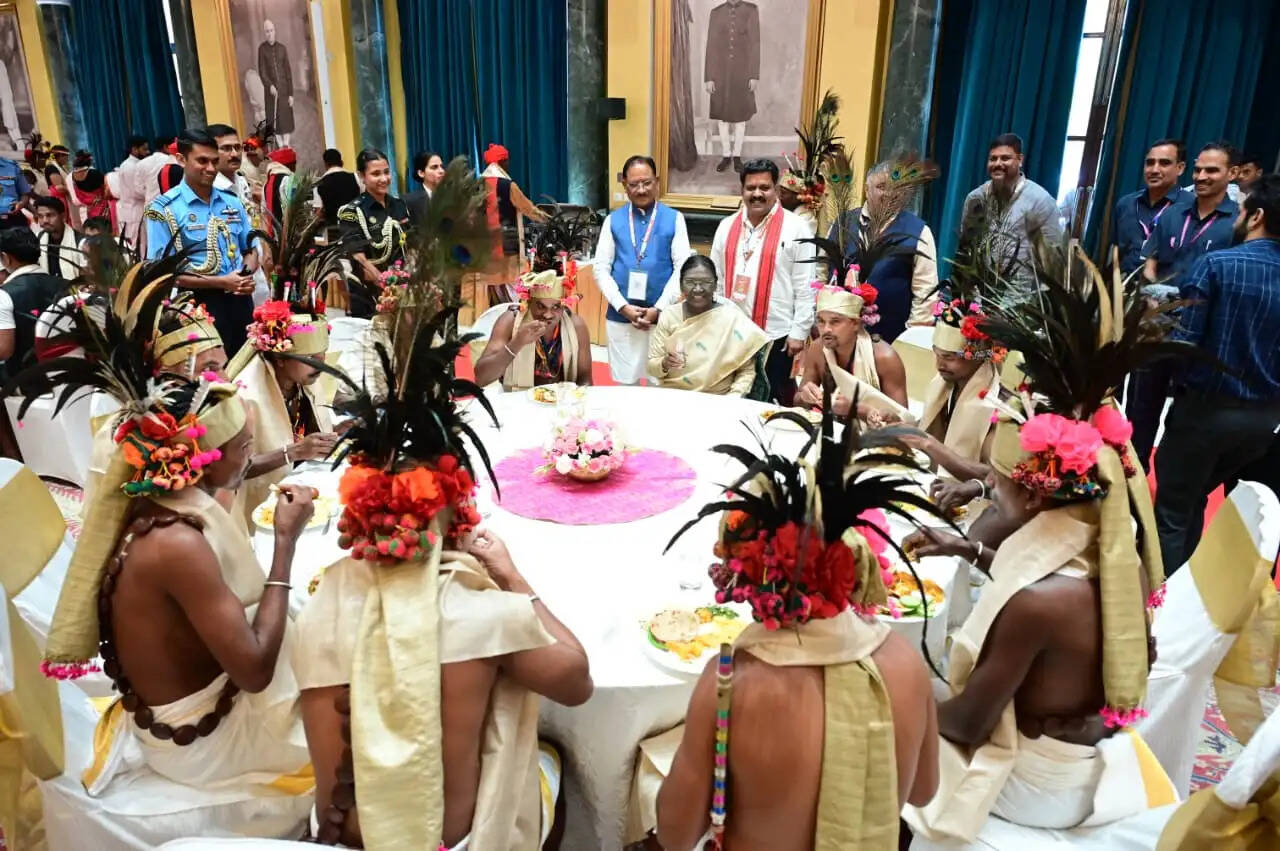 राष्ट्रपति भवन में बस्तर की संस्कृति का भव्य सम्मान, प्रतिनिधिमंडल ने साझा किए बदलते बस्तर के अनुभव