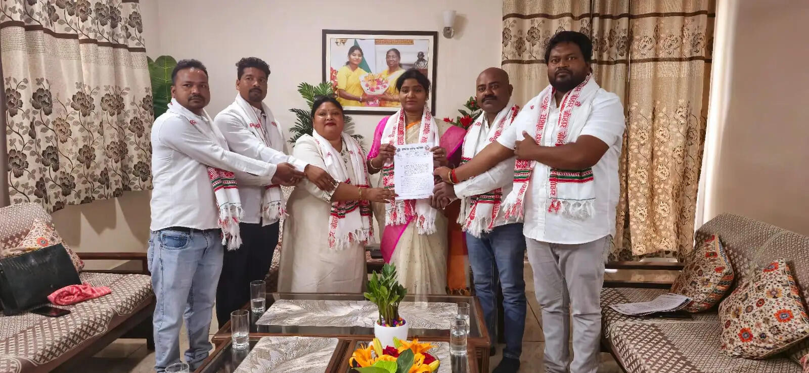 केंद्रीय सरना समिति ने की नागपुरी फिल्म ‘सेरेंग’ पर रोक की मांग, आयोग को सौंपा ज्ञापन