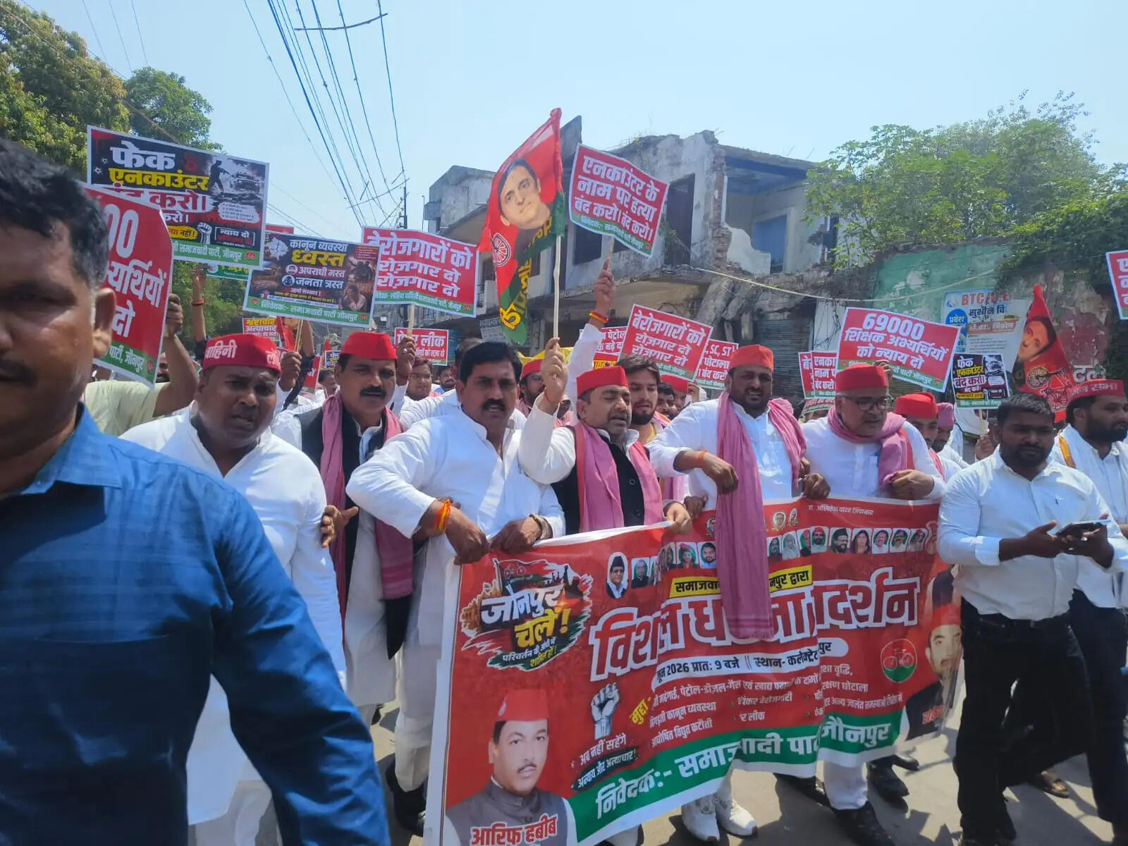 समाजवादी पार्टी ने जनसमस्याओं को लेकर प्रदर्शन किया, आठ सूत्रीय मांगपत्र सौंपा