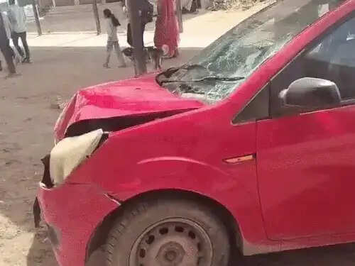 बेकाबू कार श्रद्धालुओं पर चढ़ी, सात साल के मासूम की मौत, छह घायल