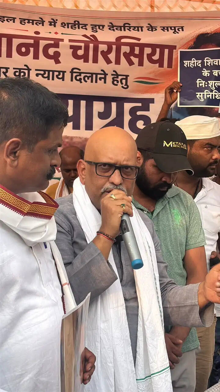 शिवानंद चौरसिया परिवार को न्याय दिलाने की मांग हुई तेज, कांग्रेस प्रदेश अध्यक्ष अजय राय भी पहुंचे