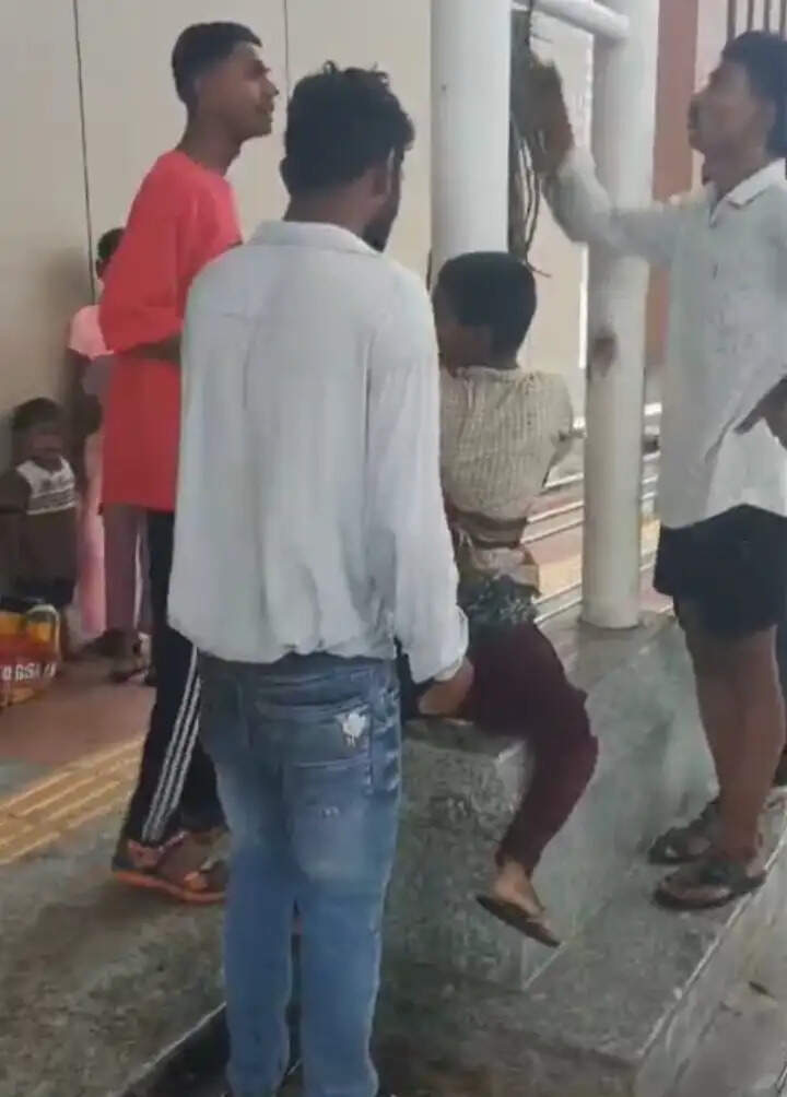अनूपपुर: पैसे मांगने पर युवक भड़के, रेलवे स्टेशन पर 10 वर्षीय बच्चे को खंभे से बांधने का मामला, 6 आरोपी हिरासत में