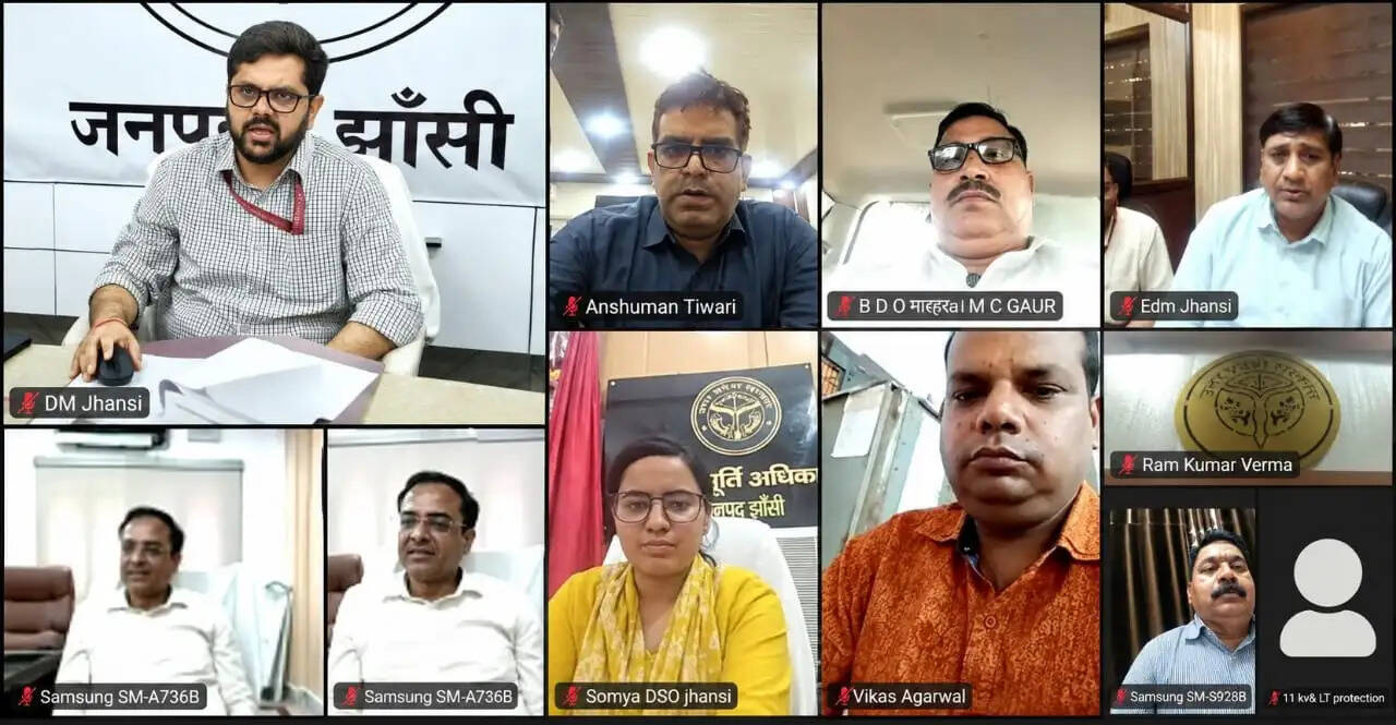 शिकायतों के असंतोषजनक फीडबैक पर जिलाधिकारी ने जताई नाराजगी