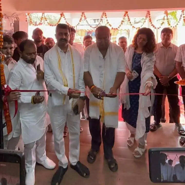 महोबा : स्मार्ट लाइब्रेरी का शुभारंभ, छात्र छात्राओं को मिलेगी तकनीक से युक्त अध्ययन सामग्री