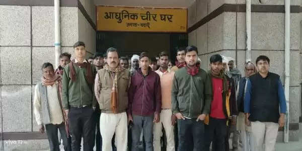 पेड़ पर लटका मिला किसान का शव, पुलिस जांच शुरू