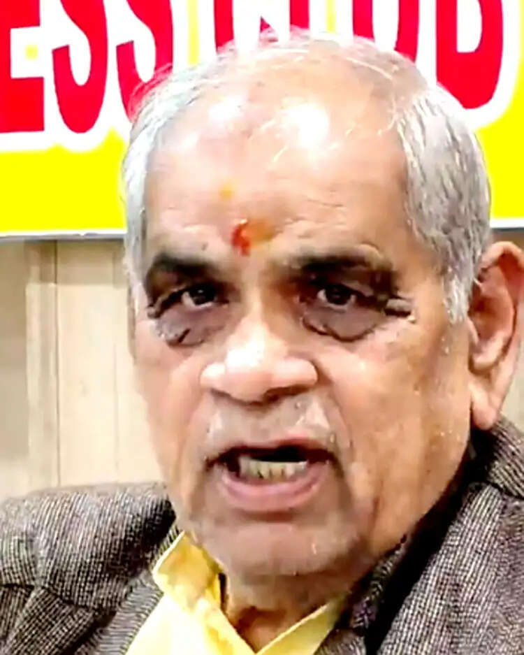 अर्ध कुंभ को कुंभ बताना धार्मिक परंपराओं से छेड़छाड़: अशोक त्रिपाठी