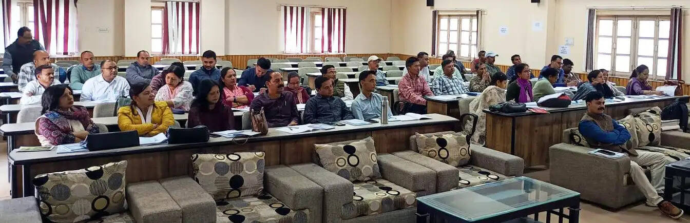 जनगणना के प्रथम चरणके लिए कार्मिकों को दिया प्रशिक्षण