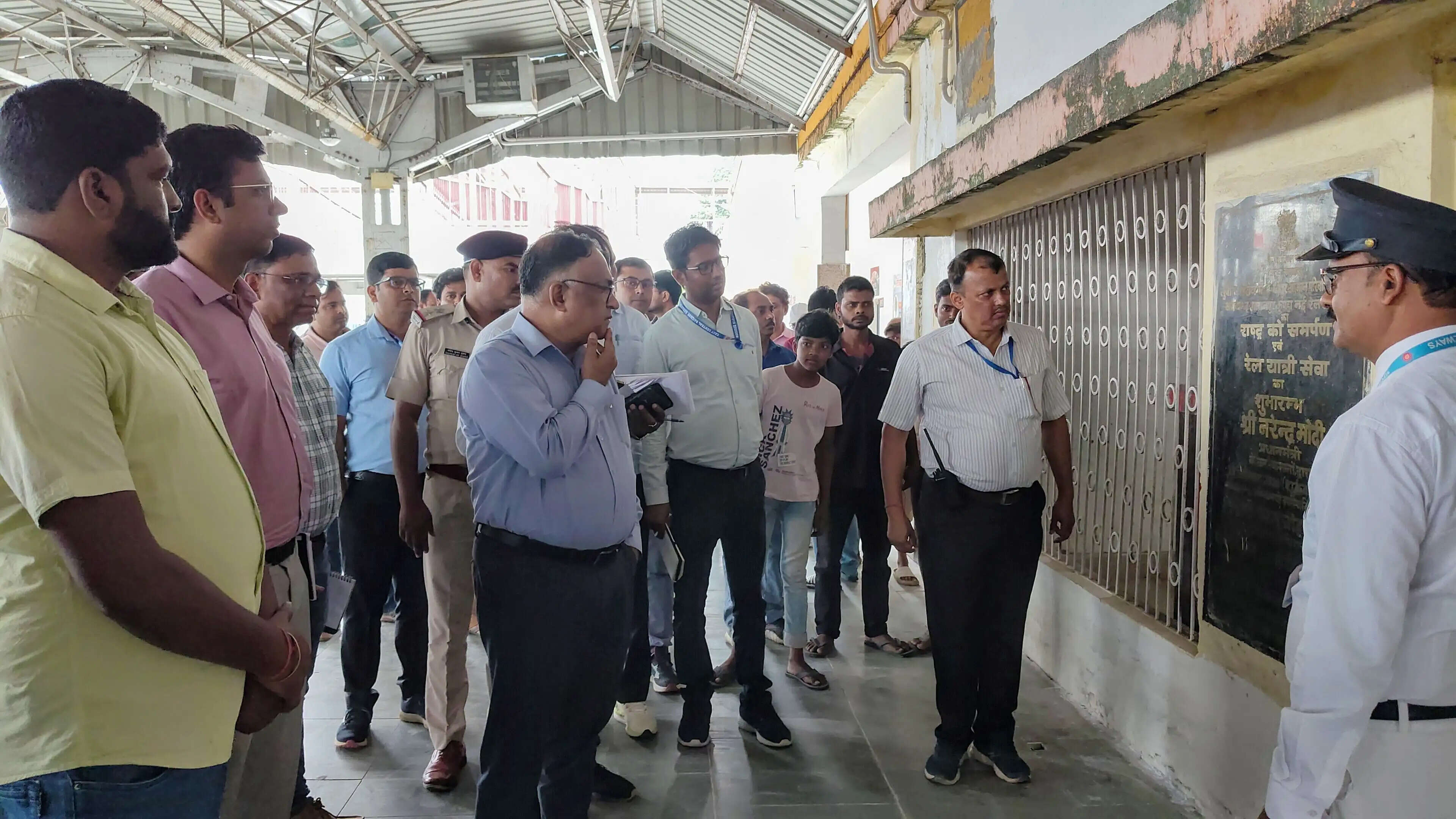डीआरएम ने राघोपुर रेलवे स्टेशन का किया निरीक्षण