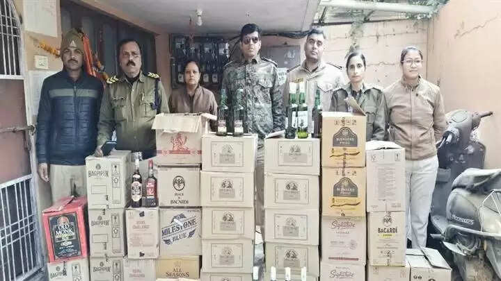 जबलपुरः गोरखपुर क्षेत्र से विदेशी मदिरा का जखीरा बरामद, आरोपी जेल भेजा गया