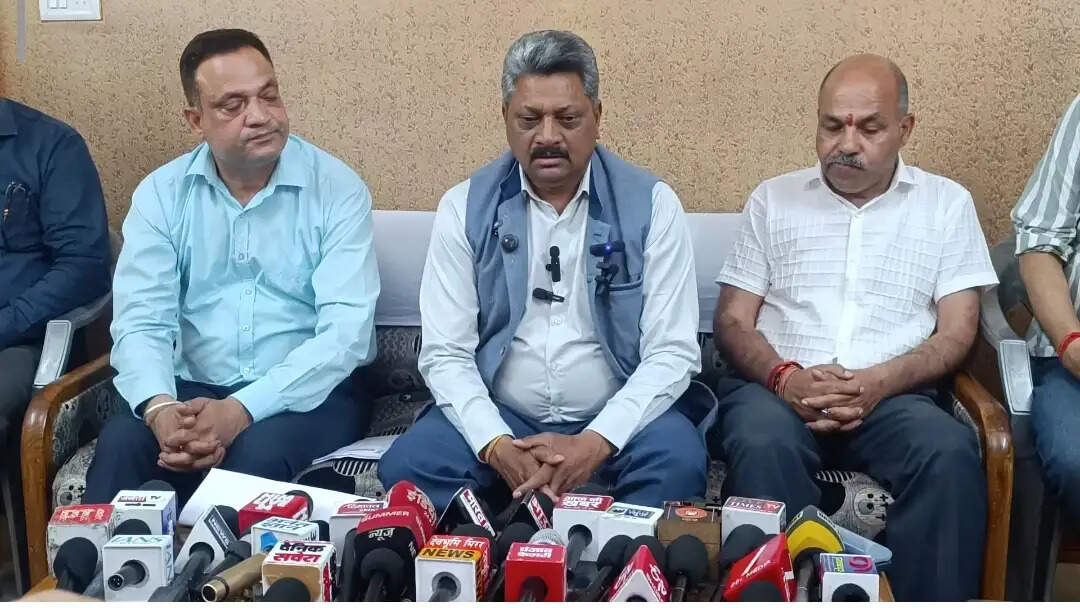 महिला आरक्षण बिल को लेकर भाजपा कर रही संविधान का अपमान : सुरेश कुमार