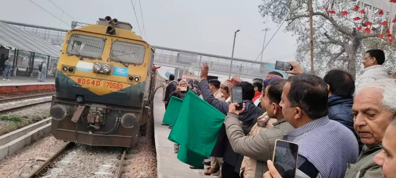 मुरादाबाद रेल मंडल के लक्सर स्टेशन पर अमृतसर-कोलकाता दुर्गियाना एक्सप्रेस सहित चार रेलगाड़ियों का ठहराव शुरु