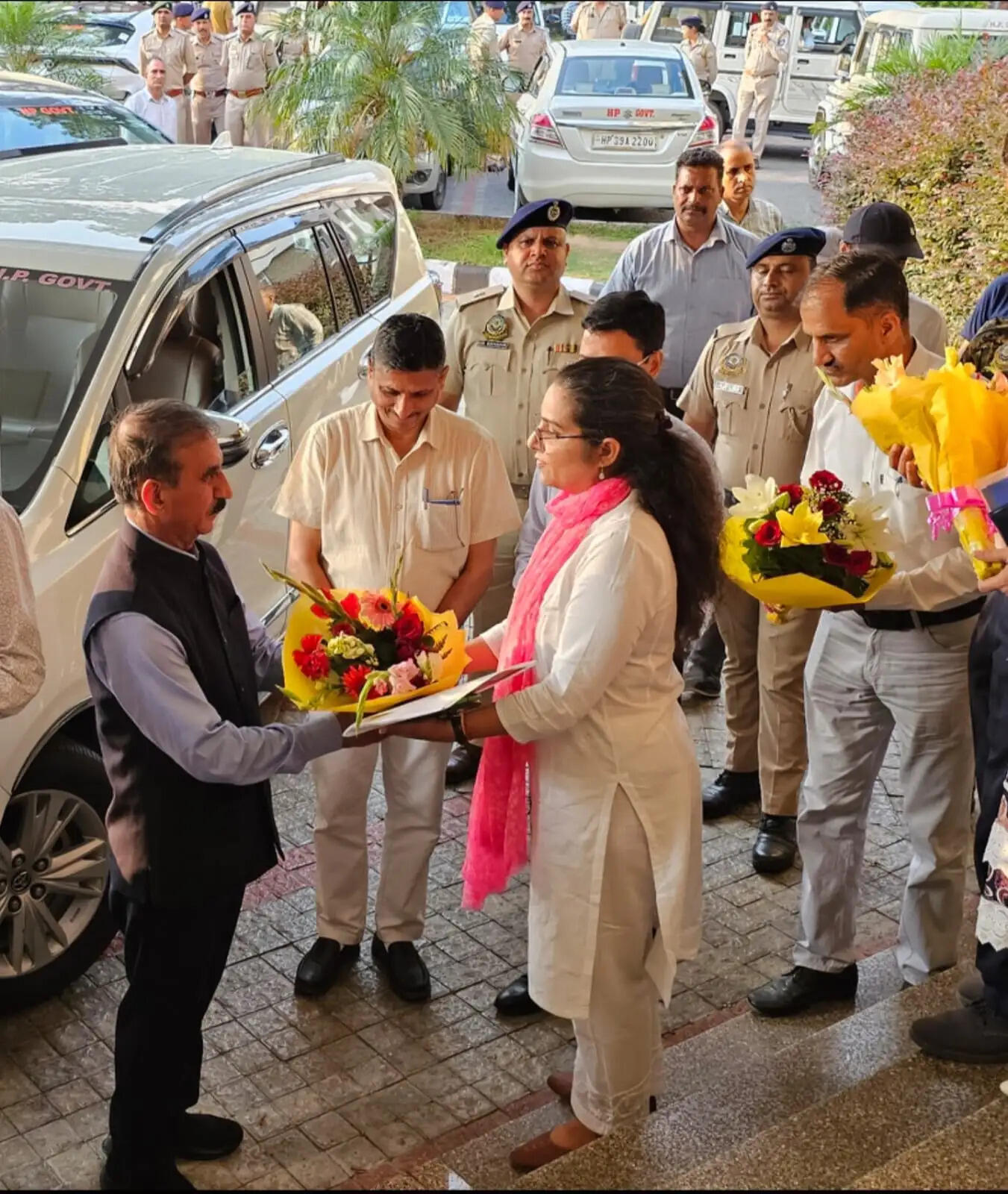बड़ा भंगाल दौरे के लिए धर्मशाला पंहुचे मुख्यमंत्री, गर्मजोशी से हुआ स्वागत