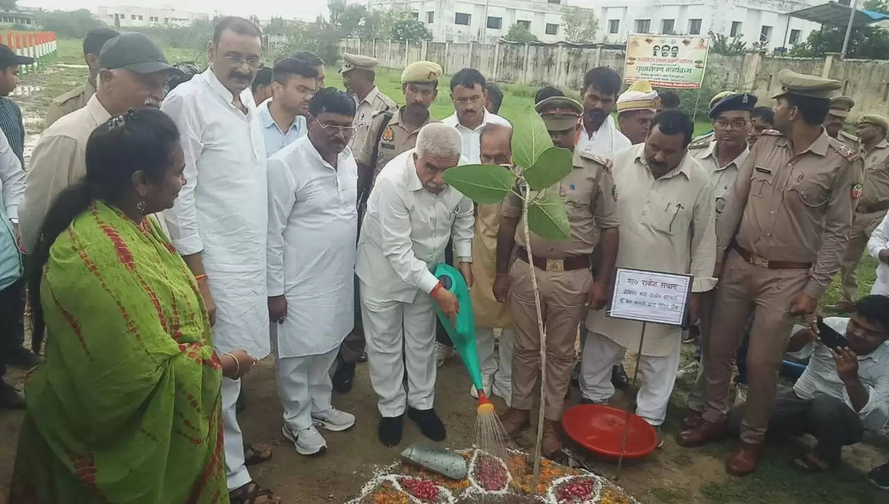 कैबिनेट मंत्री ने स्वतंत्रता संग्राम सेनानियों व उनके परिजनों को किया सम्मानित