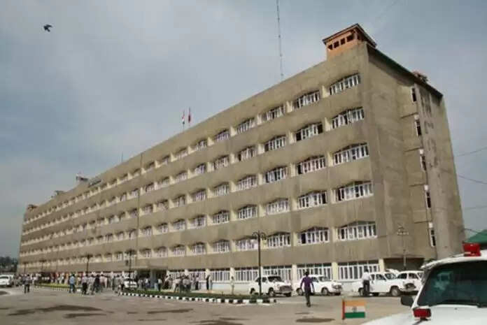 श्रम और रोजगार विकास सचिव कुमार राजीव रंजन के कार्यालय में सीबीआई की छापेमारी