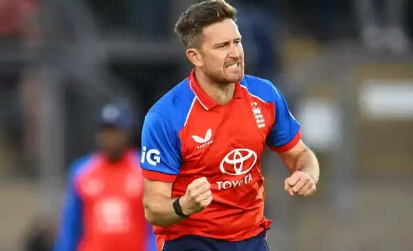 डॉसन और बेंटन के दम पर इंग्लैंड ने दूसरे टी20 में श्रीलंका को छह विकेट से हराया