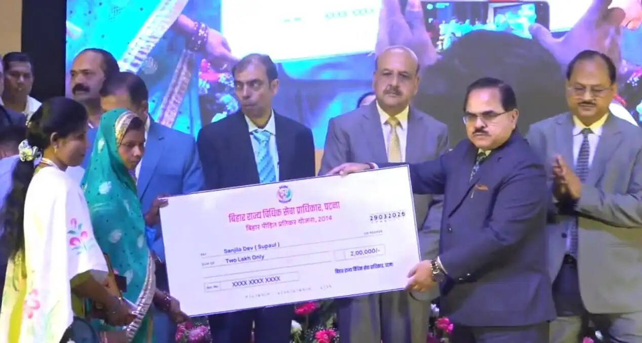 तीन तेजाब पीड़ितों को दिया गया प्रोत्साहन राशि