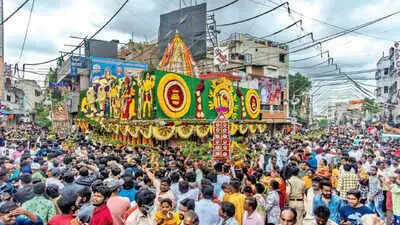बोनालू उत्सव के लिए सजा हैदराबाद का ओल्ड सिटी