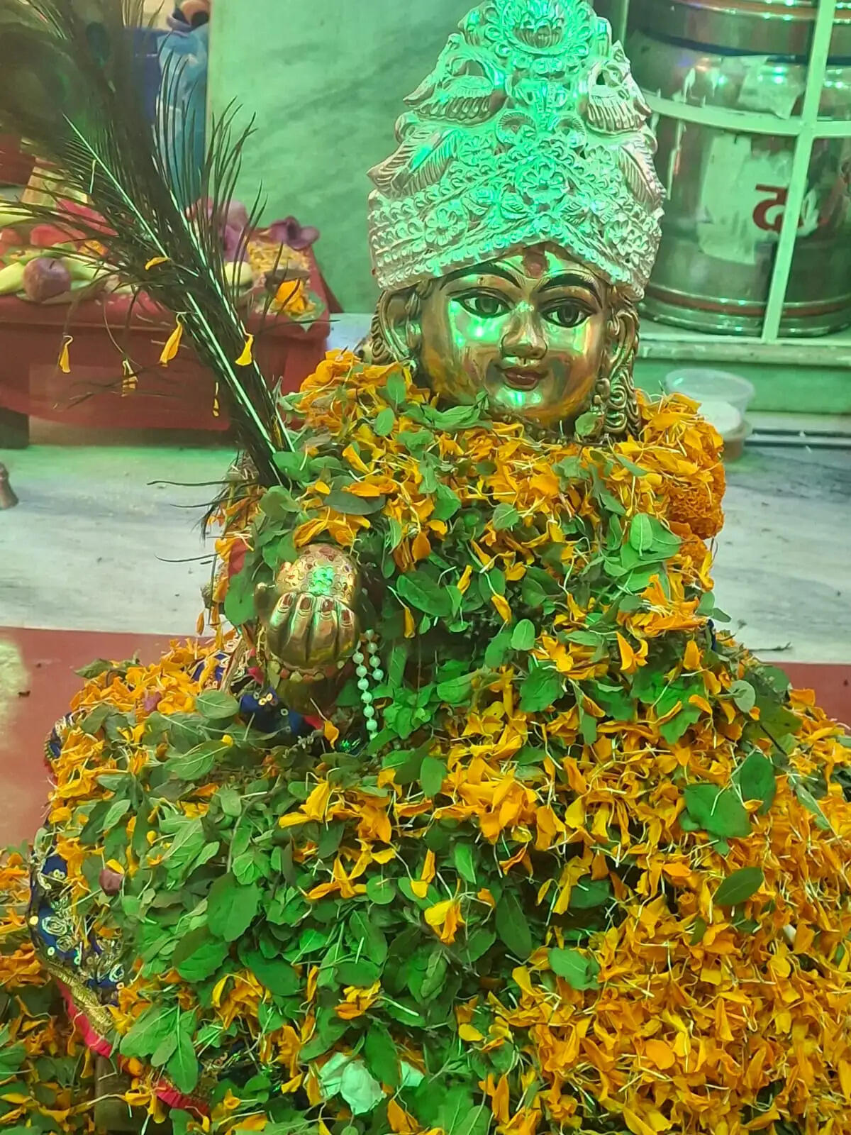भगवान श्रीकृष्ण का तुलसीदल से हुआ अभिषेक, धूमधाम से मनेगा जन्मोत्सव