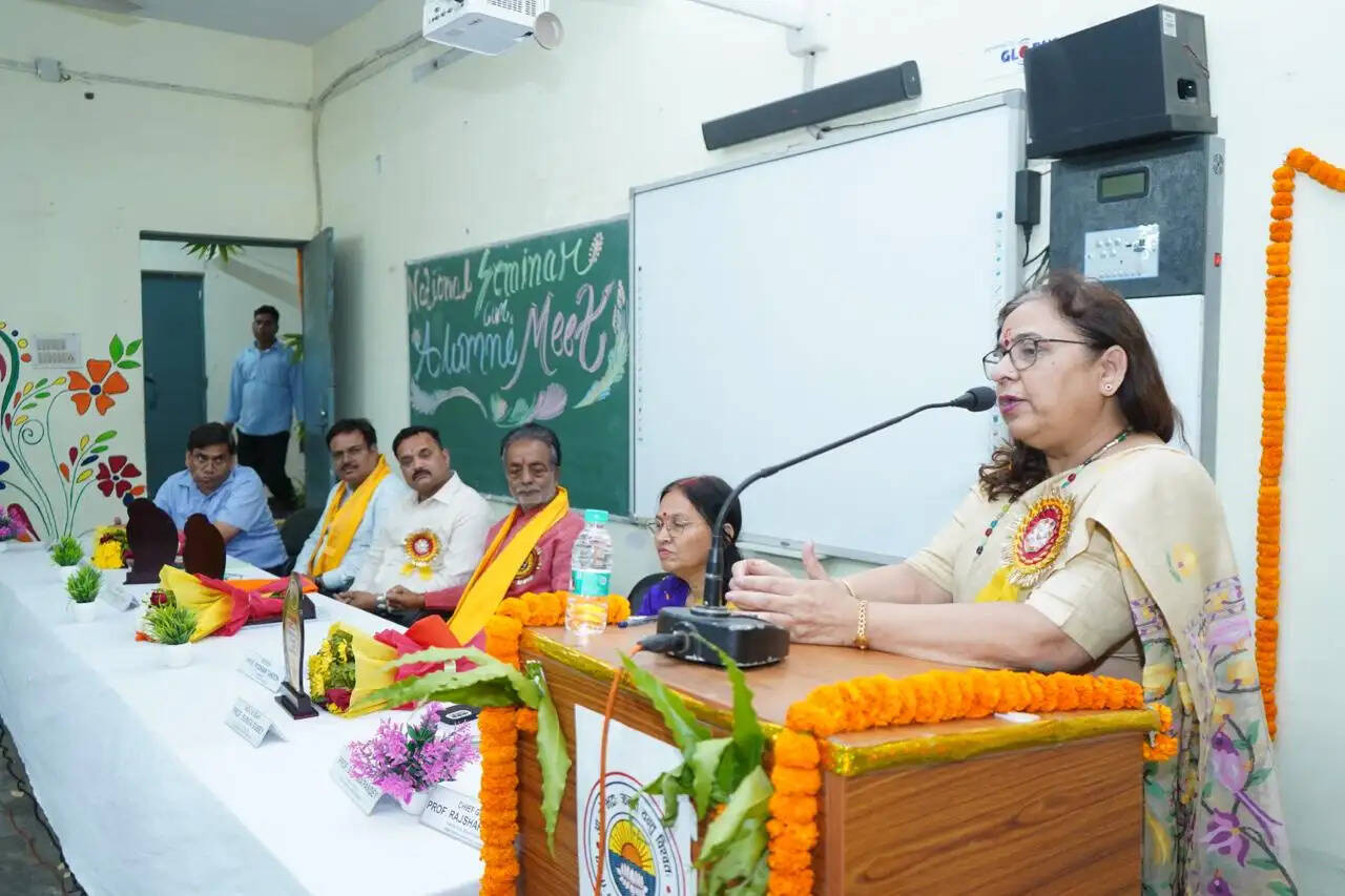 भारतीय शिक्षा को सूचना नहीं, बल्कि ज्ञान का केंद्र बनाना होगा : प्रो. राजशरण शाही