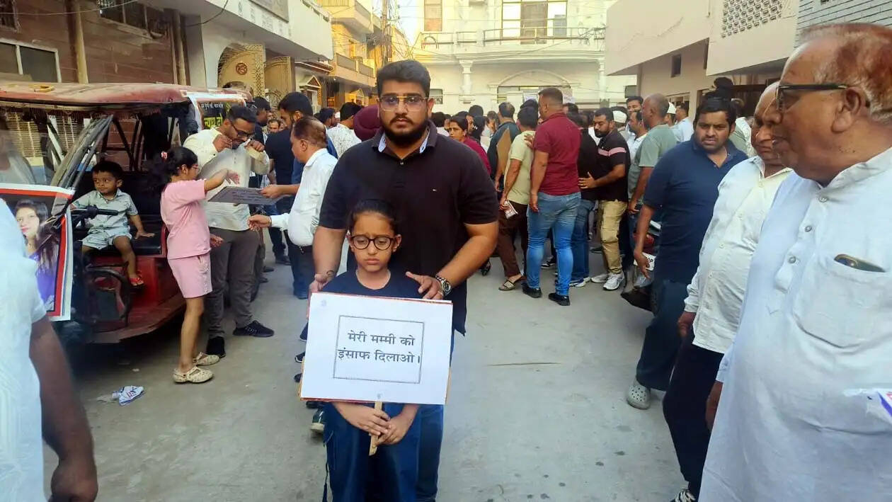 हिसार में सोनिया आंनद हत्या मामले में संगठनों ने निकाला कैंडल मार्च