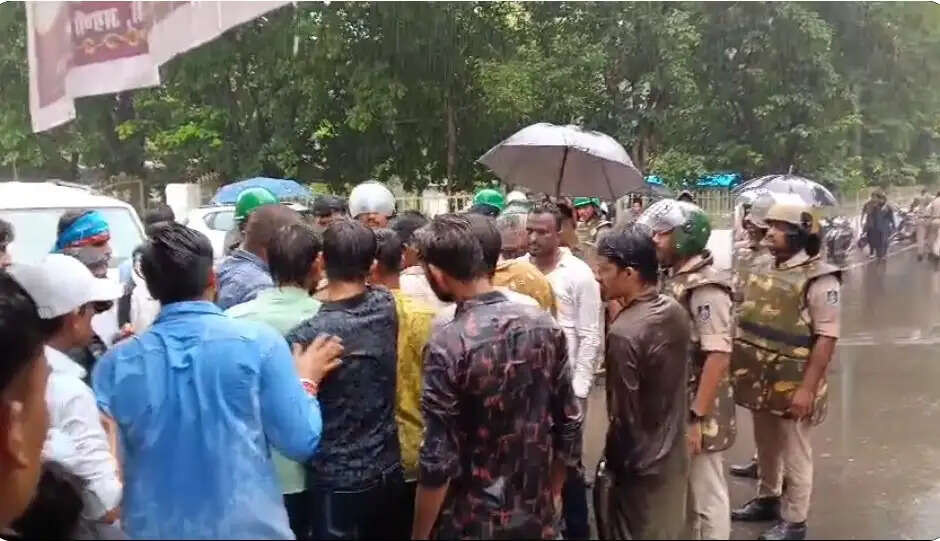 जबलपुर : महाकाेशल कॉलेज में एनएसयूआई, एबीवीपी आमने-सामने, छात्र संघ चुनाव की सुगबुगाहट के बीच बढ़ी सियासी हलचल