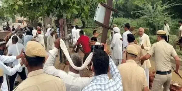 हांसी में सीएम के ध्वजारोहण से पहले पुलिस-प्रदर्शनकारियों में टकराव, कई घायल