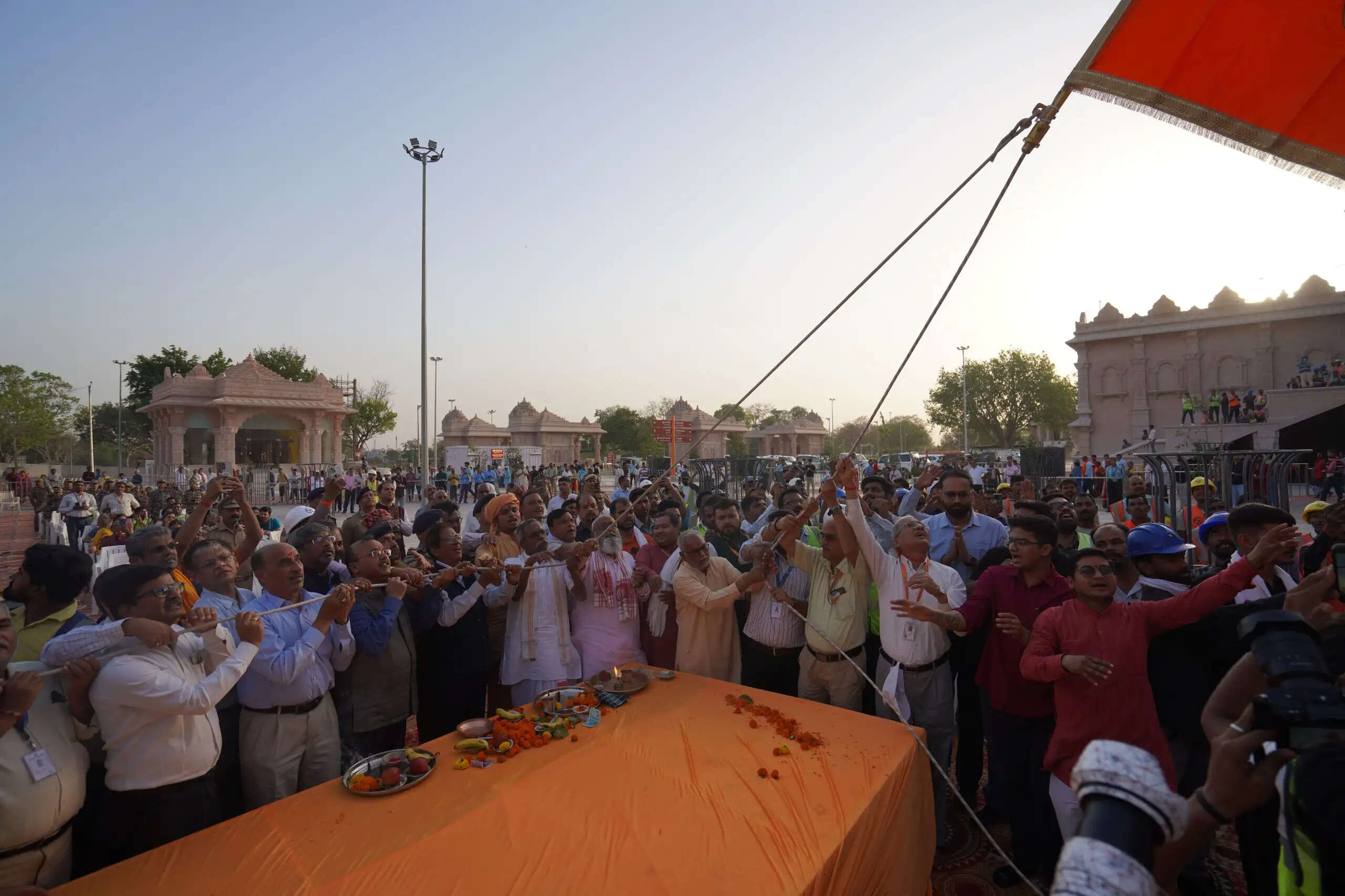 श्री राम जन्मभूमि के&nbsp;गणेश मंदिर पर हुआ ध्वजारोहण