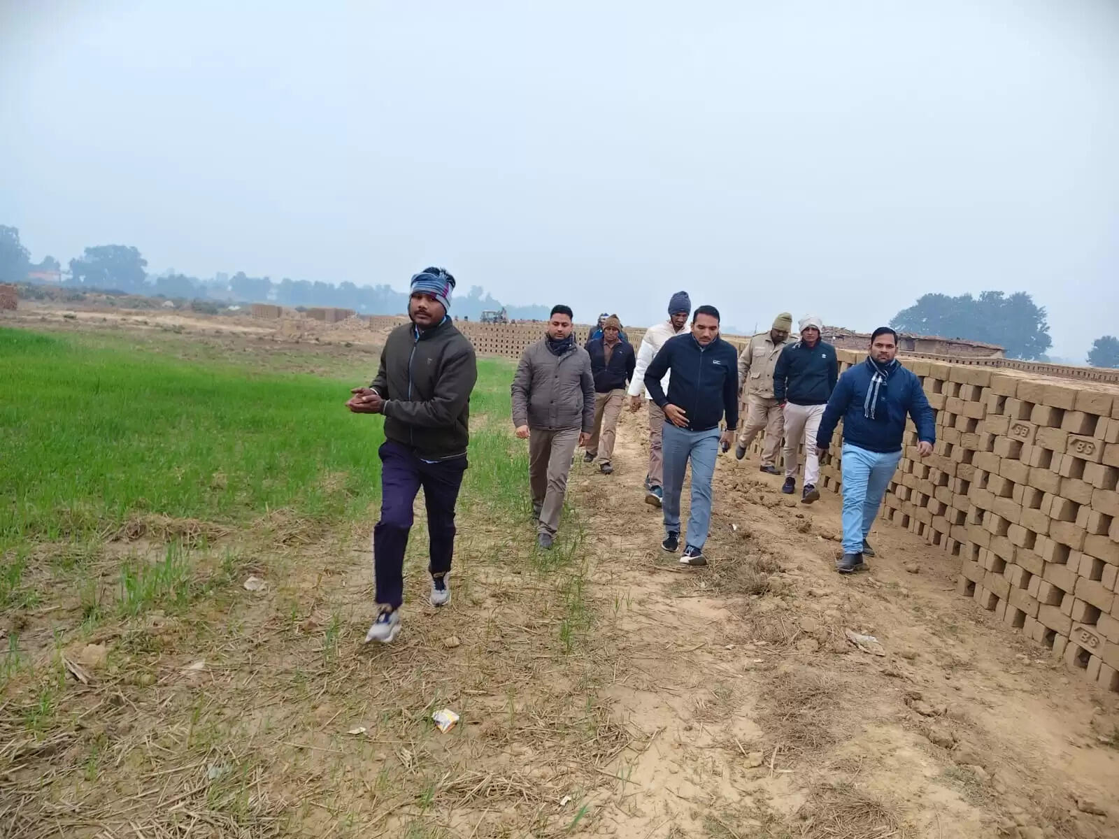 विनिमय शुल्क जमा न करने पर चार ईंट भट्ठों पर कार्रवाई, संचालन रोका गया