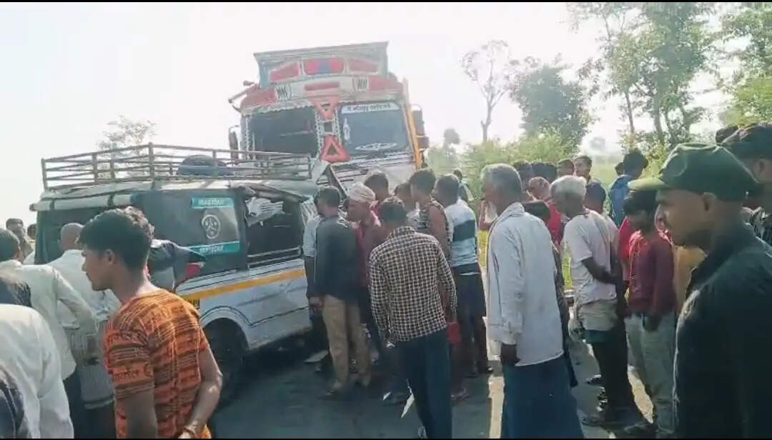 लखीमपुर-बहराइच नेशनल हाइवे पर सड़क हादसे में आठ मजदूरों की मौत